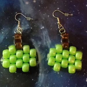 Green apple kandi bead earrings.